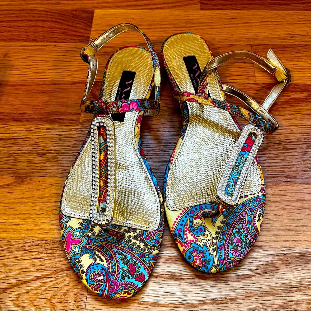 Nina Like New w/Box Rhinestone Thong Style Sandals w/Paisley Pink, Blue